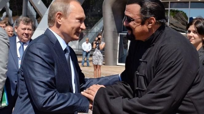 ستيفن سيغال.. من "الأفلام الهوليودية" لممثل خاص لوزير خارجية روسيا