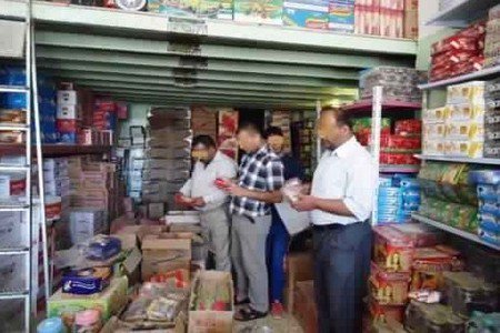 العيون..خطييييير ….حجز طنين من الأغذية الفاسدة ..التفاااااااااصيل…