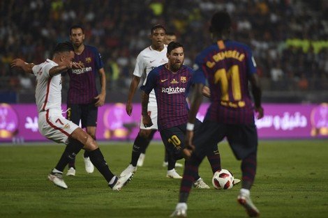 برشلونة يفوز بالكأس الإسبانية الممتازة بعد تفوقه على إشبيلية بهدفين لواحد