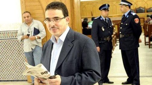 العشرات من رجال الأمن يعتقلون بوعشرين ويغلقون جريدته.. والنيابة العامة: شكايات وراء التحقيق معه