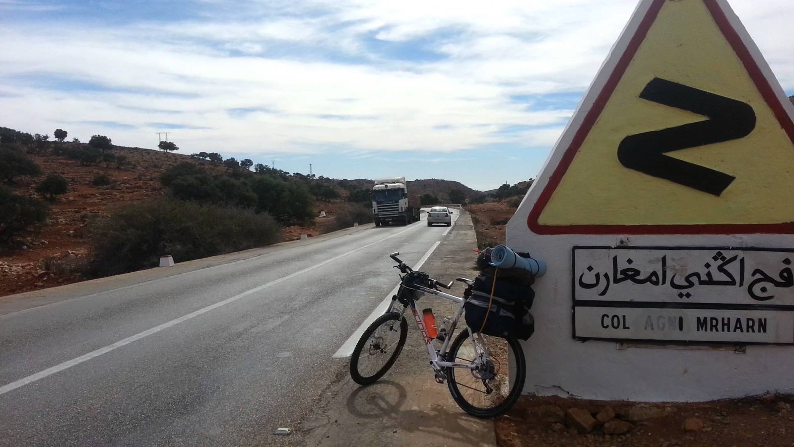 انقطاع بالطريق الوطنية 1 على مستوى فج اكني مغران ..هذا هو السبب و المدة … المزيد