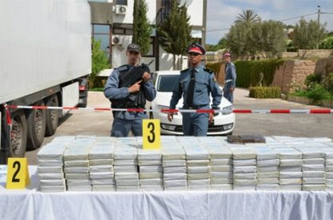 المخدرات تطيـح بـ ''كومندار'' و 7 عناصر قوات مساعدة
