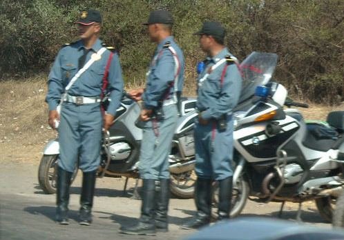 دركي جابهـا فراسو .. تحرش بفتاة  و قايض تسجيل مخالفة مرورية برقم هاتفها.. التفااااااصييل