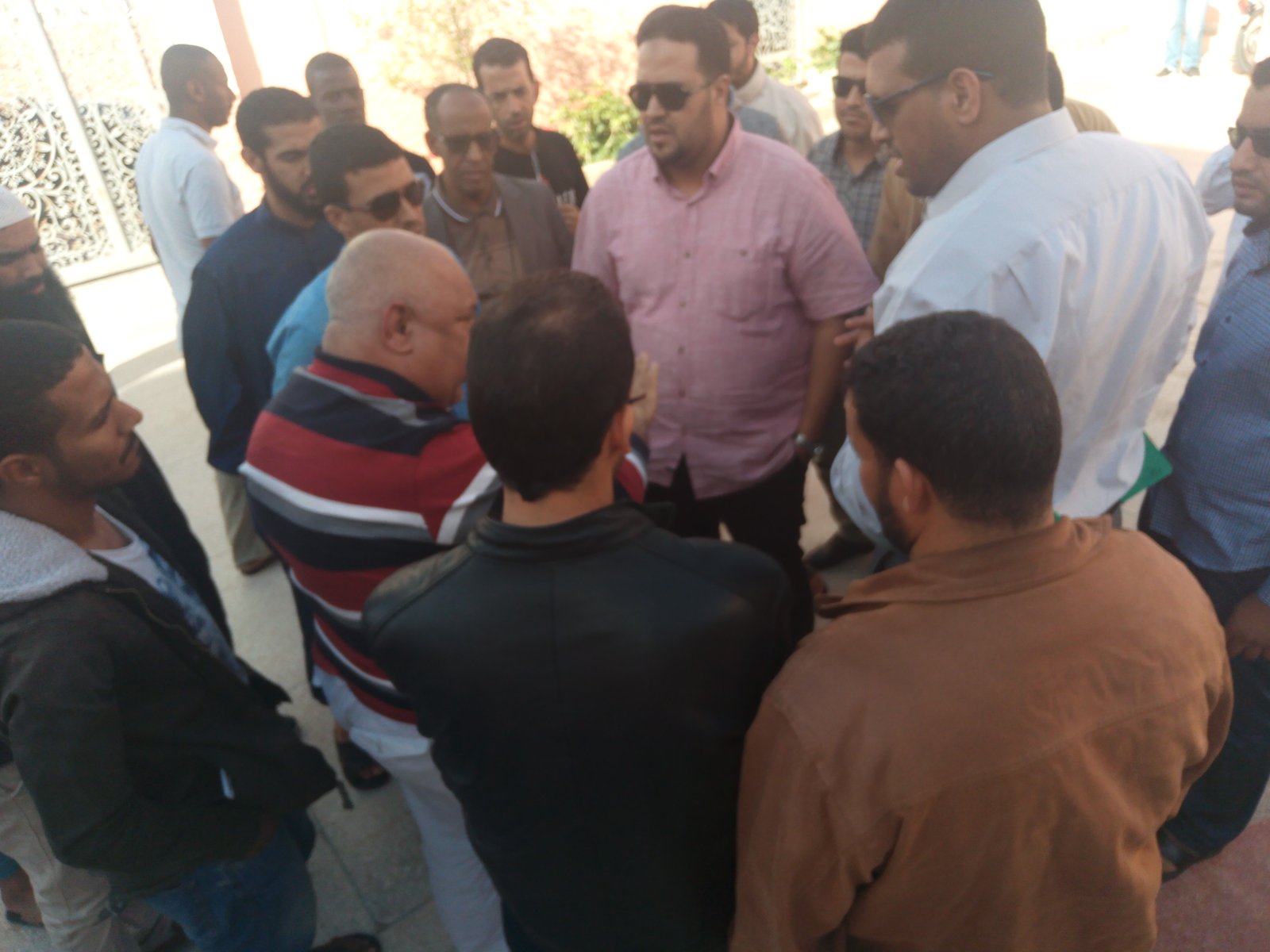 العيون: فضيحة بنيابة التعليم..مسؤولة تغير قوانين الصفقات العمومية في اخر اللحظات .التفاااااصيييل