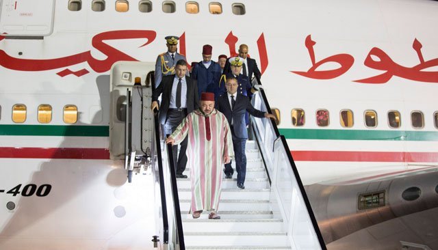 الملك يحل بأرض الوطن .. وفنانون عالميون يهنئونه بالشفاء