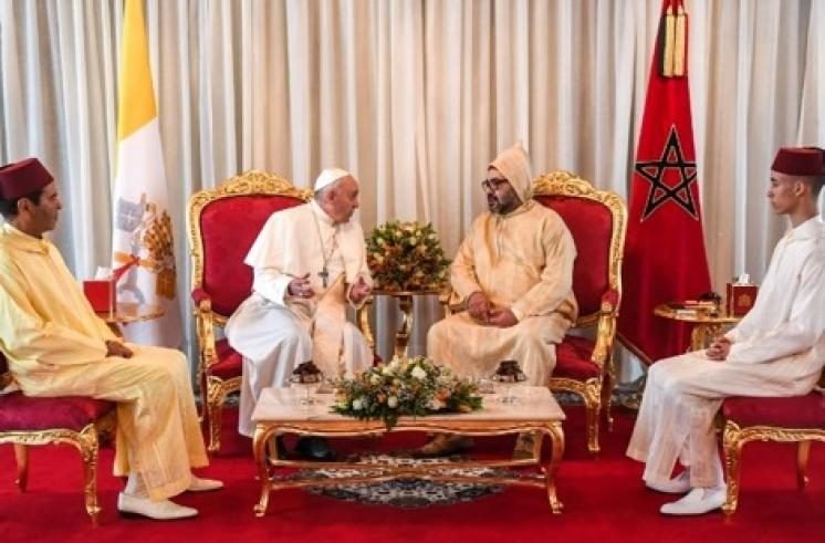 الرباط.. الملك يستقبل أسقف الرباط