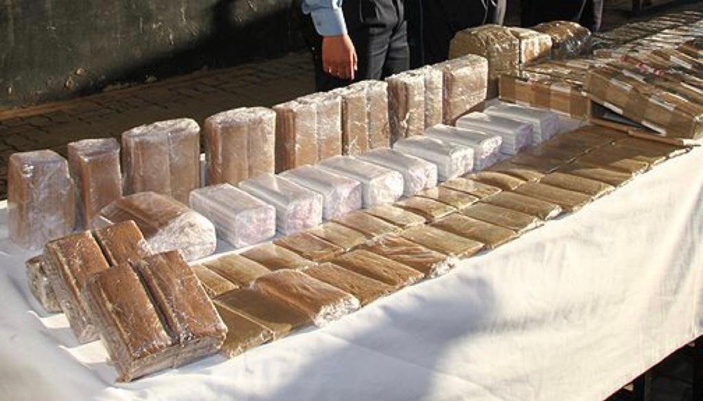 أكادير.. توقيف ستة أشخاص للاشتباه في ارتباطهم بشبكة إجرامية متورطة في محاولة تهريب طنين و890 كيلوغراما من الشيرا