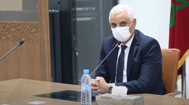 شاب يناشد وزير الصحة ..ويعرض بيع كليته من أجل إجراء عملية مستعجل لوالدته