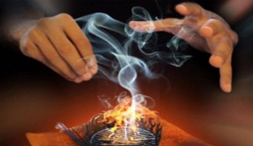 شاب يسقط أستاذة خمسينية متزوجة بالسحر والشعوذة.. تفاصيل مثيرة