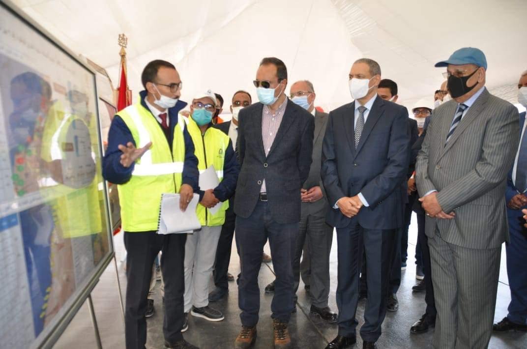 العيون ..الوزير أعمارة والوالي بيكرات يتفقدون ورشي قنطرة الساقية الحمراء والطريق المدارية