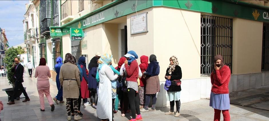 عاملات مغربيات عالقات “بهويلبا” يردن العودة للوطن