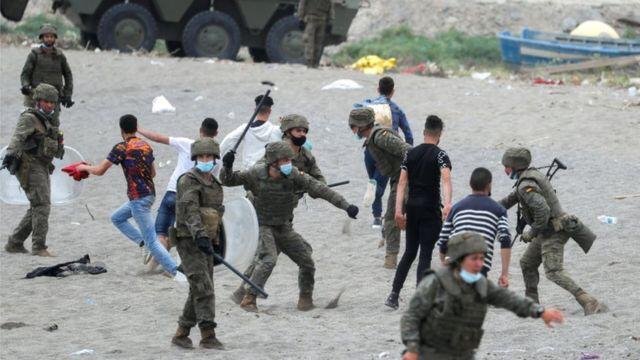 إسبانيا ..تفتح تحقيق لتحديد هوية الجنود الإسبان المسؤولين عن طرد أطفال مغاربة وتعنيفهم