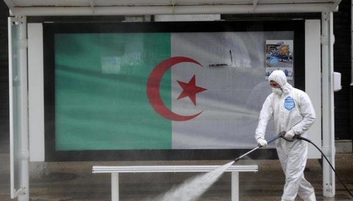 الوضع كارثي ..”متحور دلتا” يخنق الجزائر.. وعودة للحجر المشدد