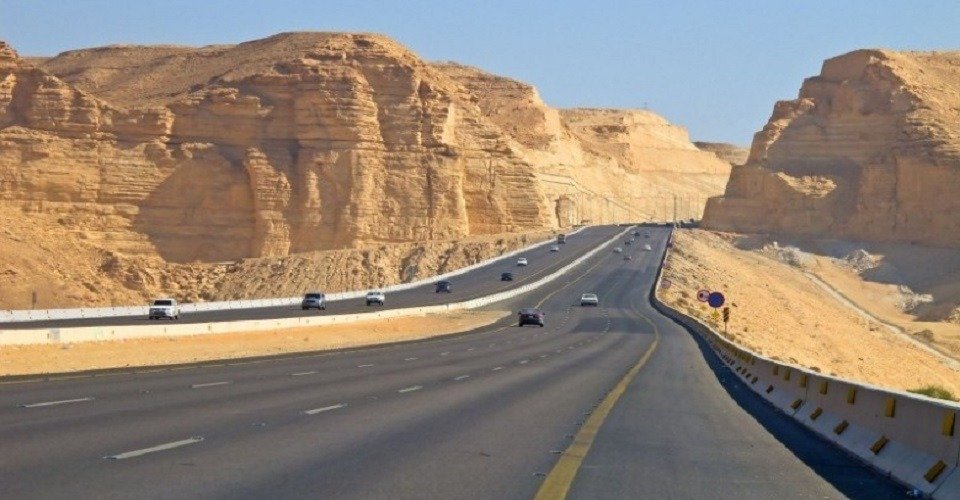 تهيئة الطريق الوطنية بين العيون والداخلة بلغت نسبة 100 في المئة