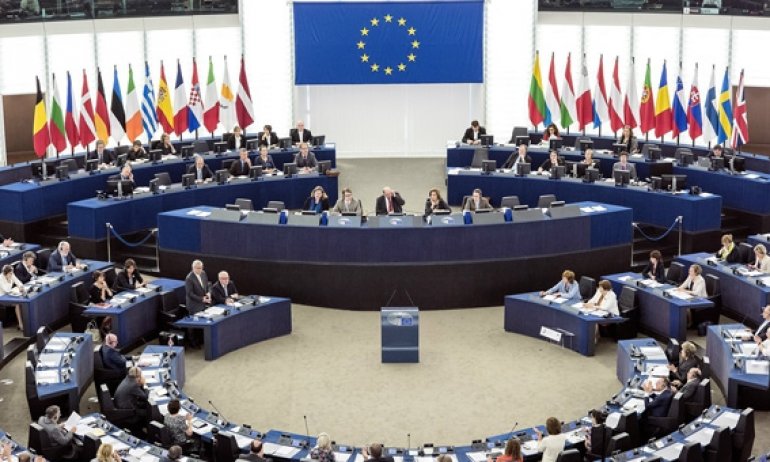نواب أوروبيون يرحبون بـ “الخطوة الكبرى” لاسبانيا نحو الصحراء المغربية