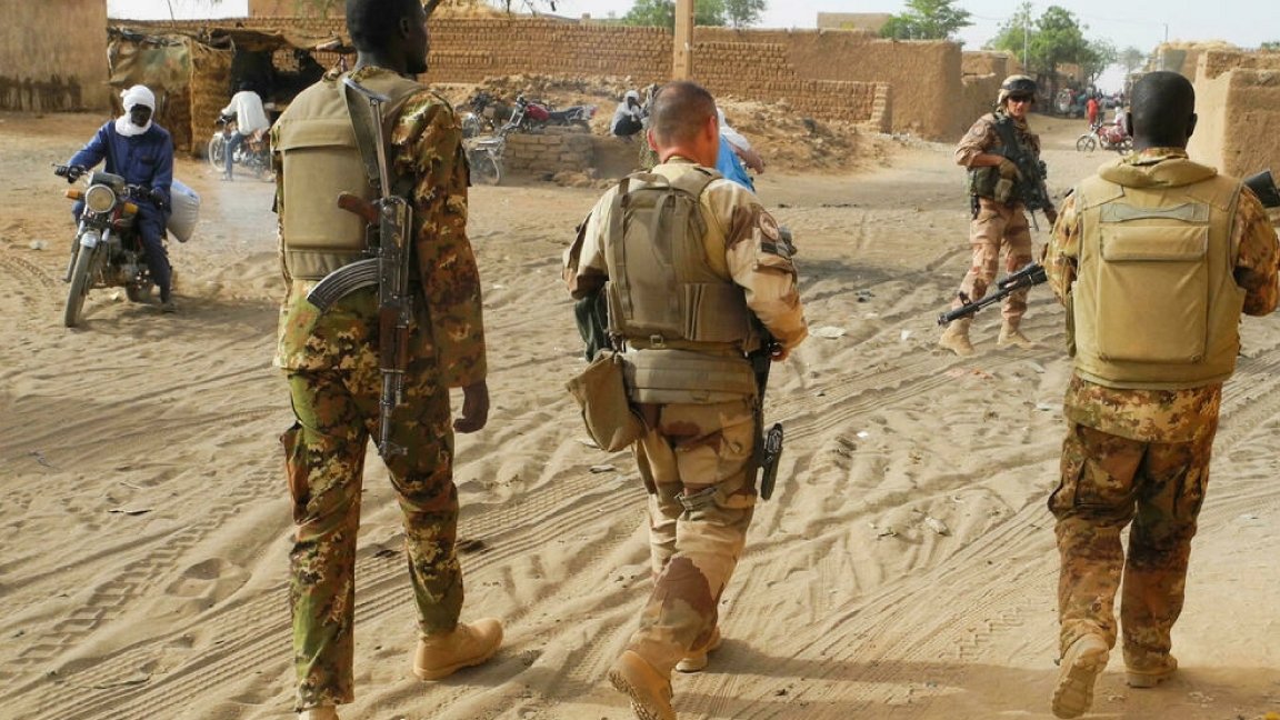 مالي.. مقتل37 إرهابيا و16 جنديا في هجومين مسلحين وداعش يتبنى