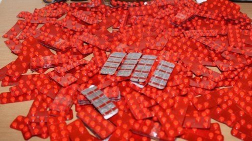 أمن تطوان يوقف ثلاثينيا بحوزته أزيد من 1500 قرص طبي داخل حافلة متوجهة إلى مدينة سلا