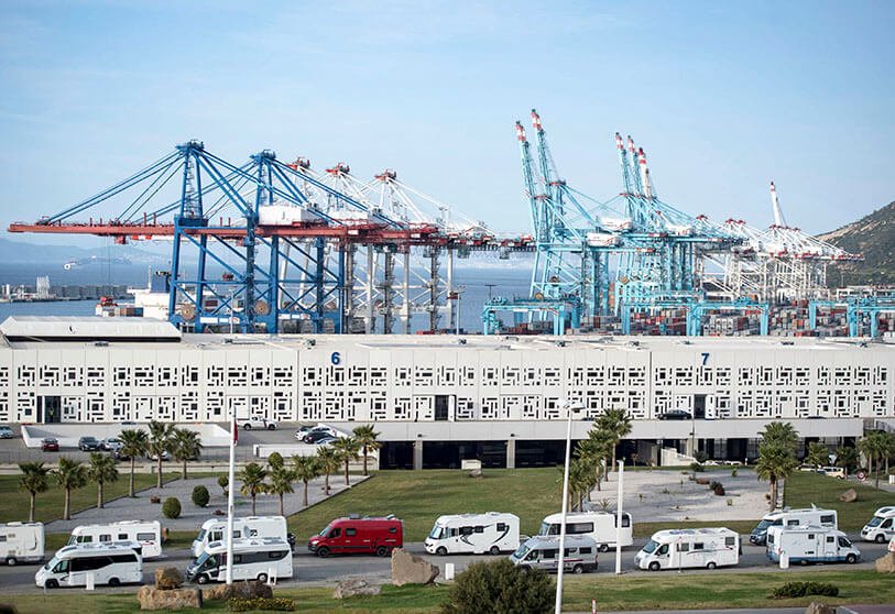 لجنة الاستثمارات تصادق على 15 اتفاقية وملاحق لمشاريع استثمارية بأكثر من 10,8 ملايير درهم