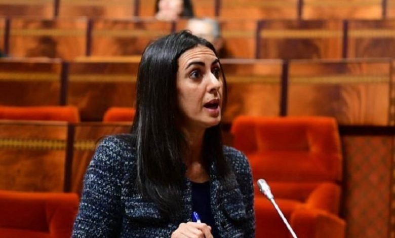 وزيرة الاقتصاد تدق ناقوس الخطر بشأن الوضع الحرج لصناديق التقاعد