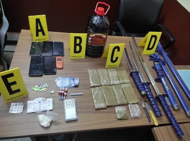 لحشيش وأسلحة البيضاء .. بوليس أكادير يلقي القبض على متورطين في التهريب الدولي للمخدرات