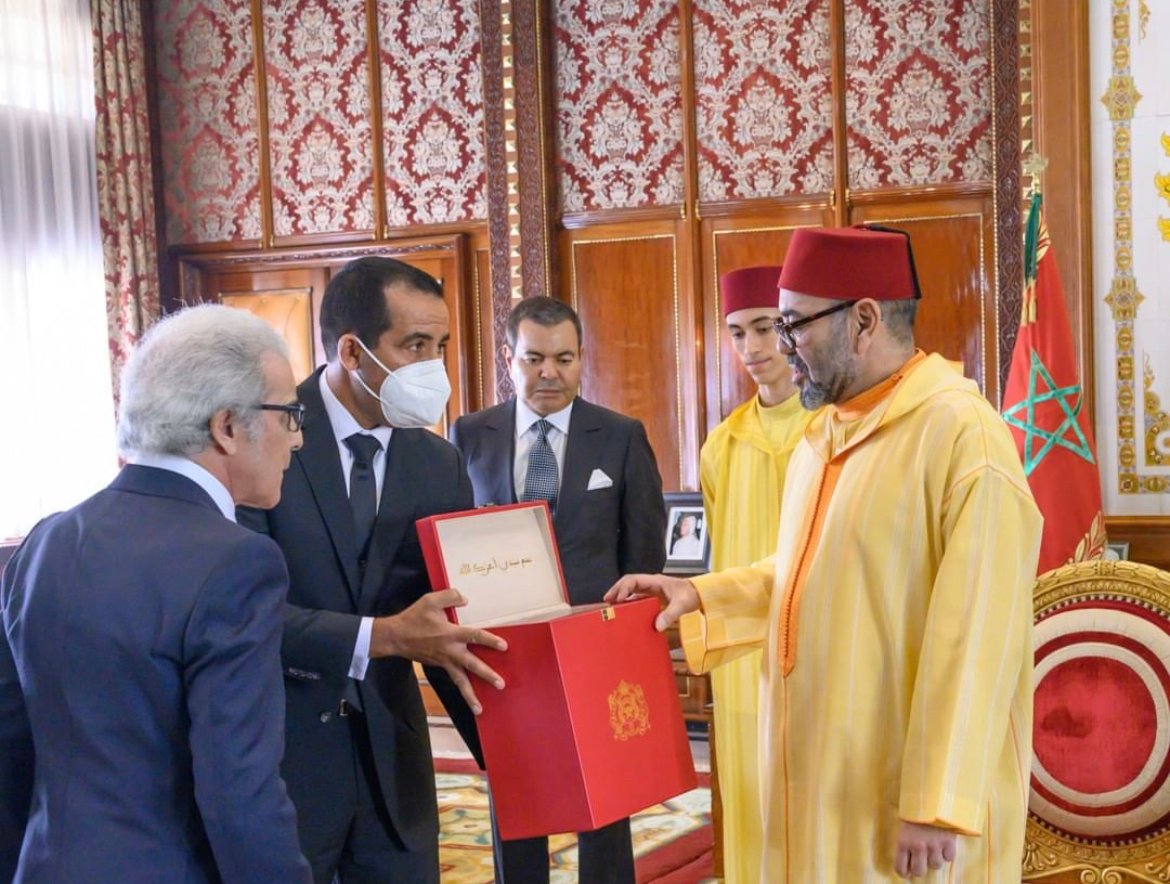 الملك محمد السادس يستقبل والي بنك المغرب