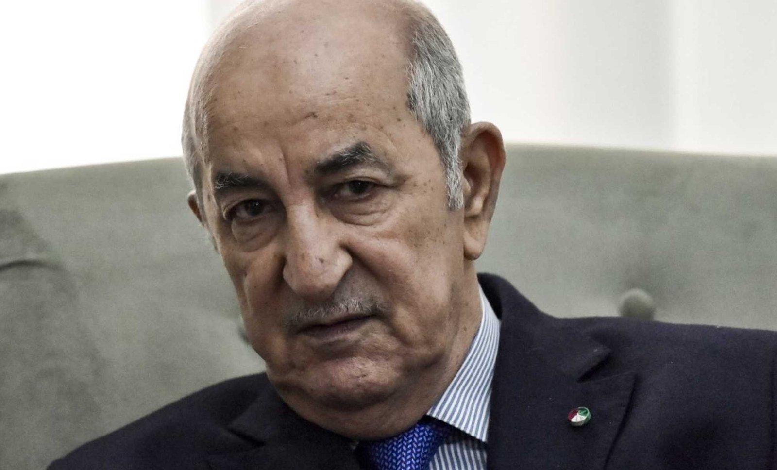 فضيحة لجنرالات الجزائر .. ديبلوماسي يفضح فساد الخارجية الجزائرية ويطلب اللجوء السياسي بلندن و حقائق صادمة !