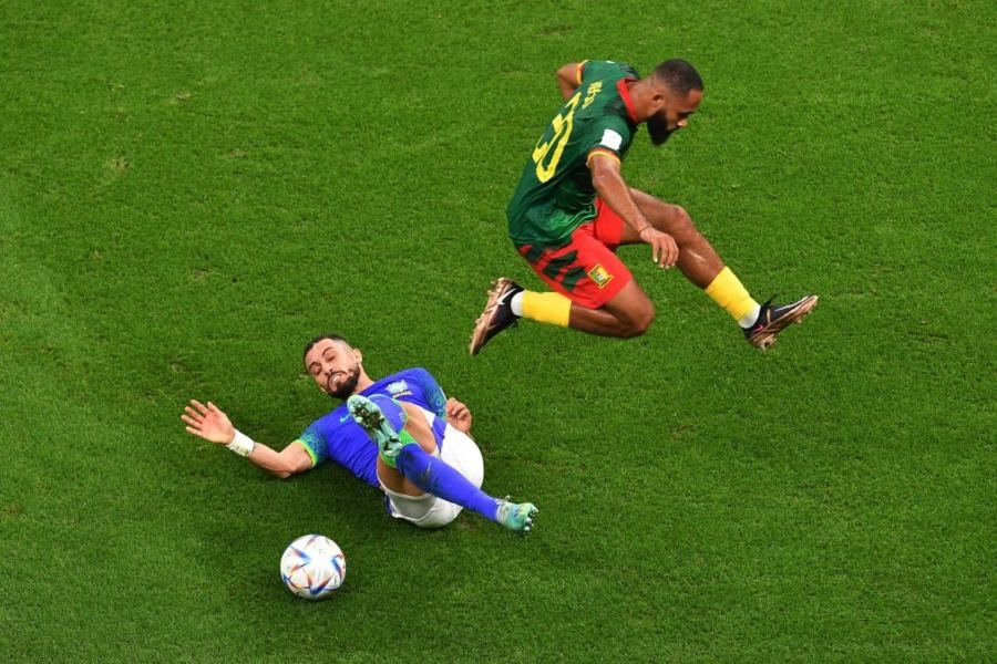 الكاميرون تفوز على البرازيل بهدف نظيف وتغادر “المونديال”