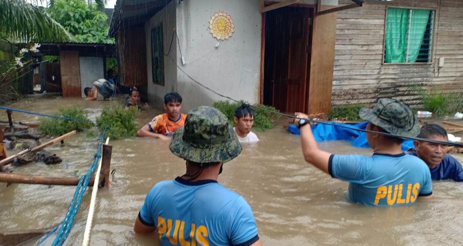 مصرع أربعة أشخاص في الفلبين بسبب الأحوال الجوية السيئة