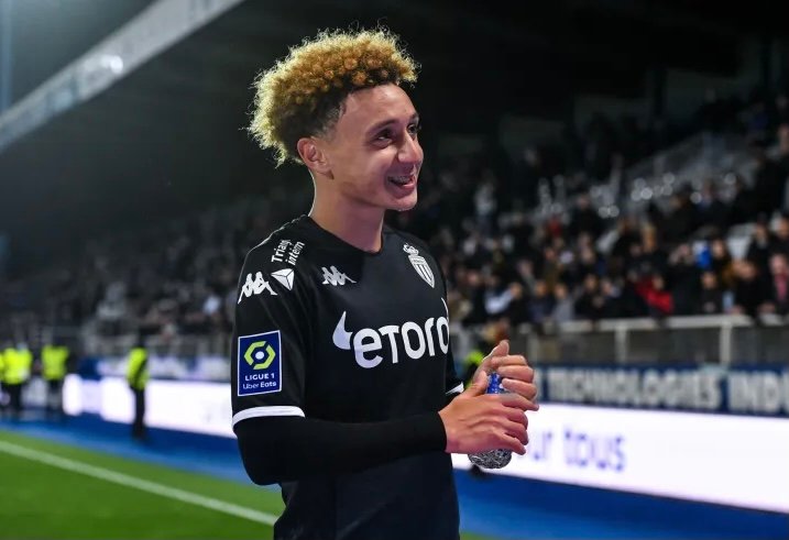 شبيه “مبابي” المغربي الأصل بن صغير يقود أجاكسو لفوز ثمين ومطالب لاقتناصه من “الديوك” إلى “الأسود”