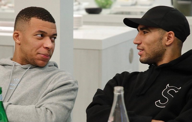 أشرف حكيمي يعود إلى تدريبات باريس سان جرمان