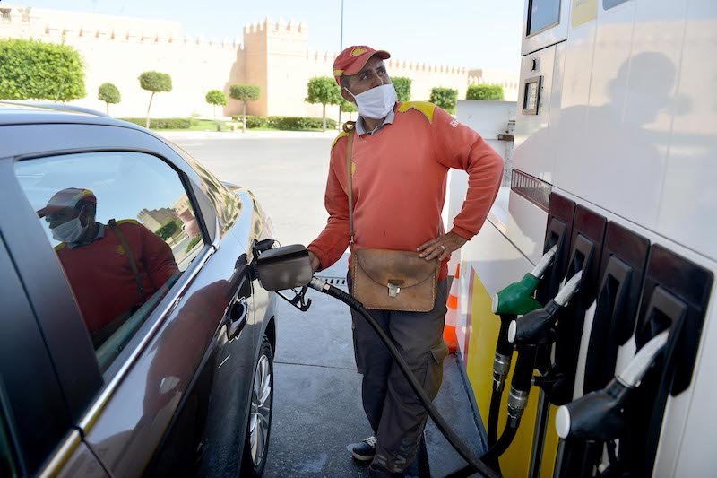 أسعار المحروقات تتراجع بحوالي درهم بالمغرب