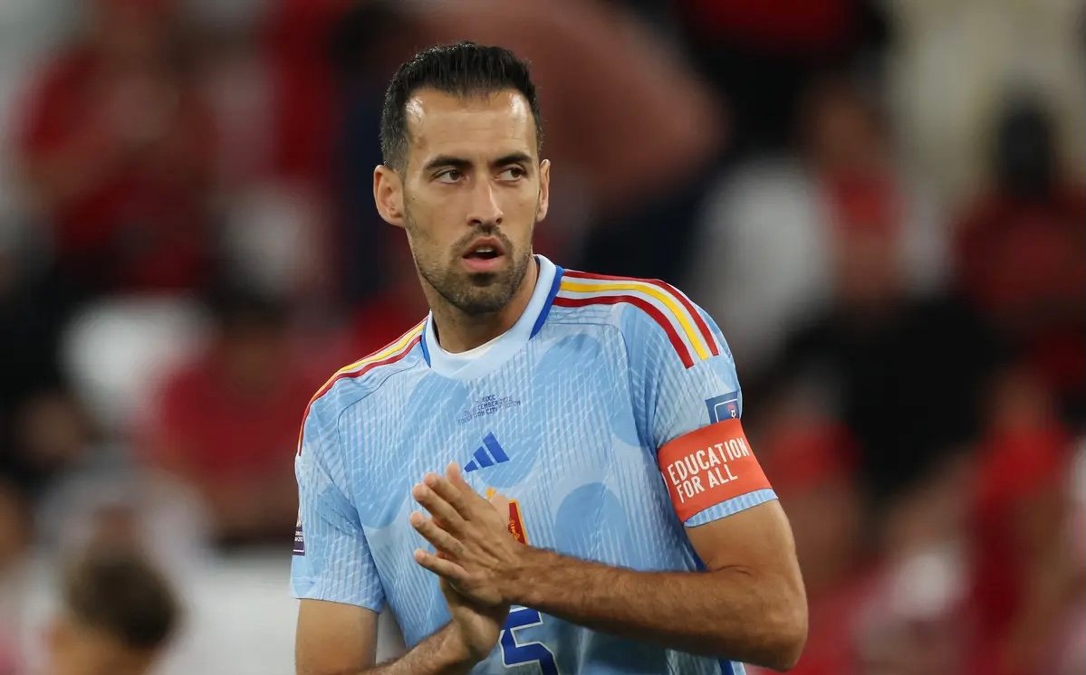 الإسباني بوسكيتس يعلن اعتزال اللعب دوليًا