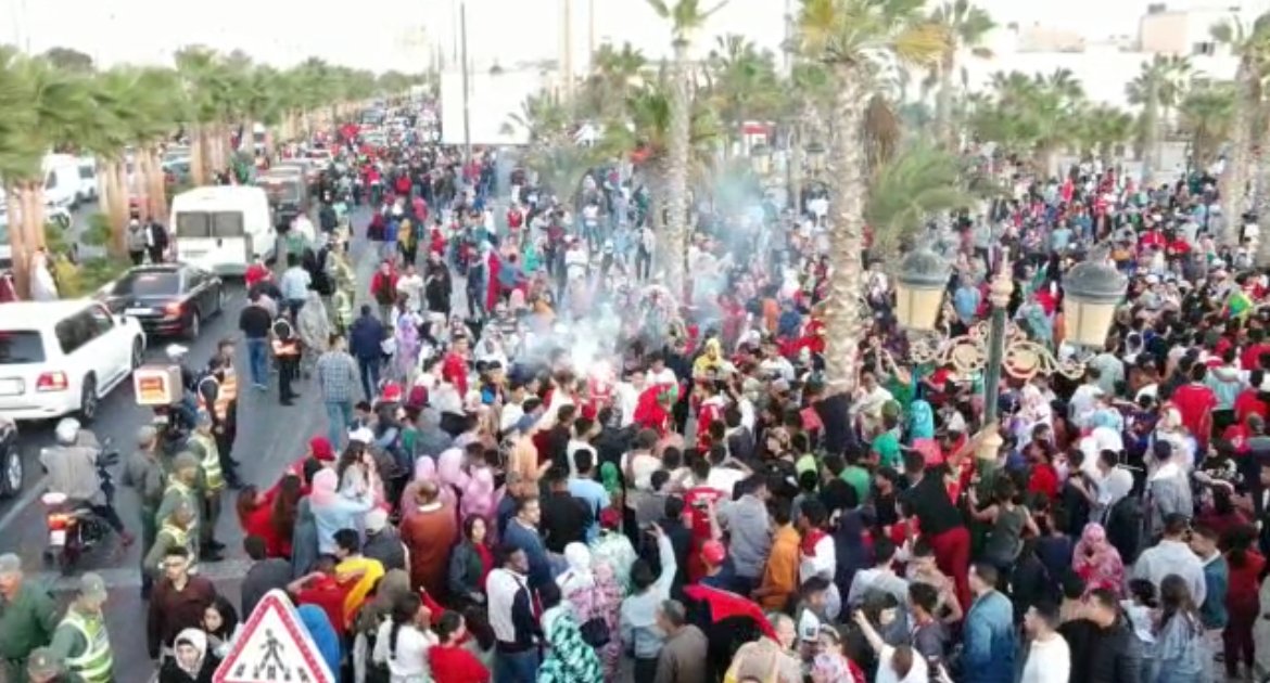 أجواء استثنائية.. ساكنة الصحراء تحتفل على طريقتها بالتأهل التاريخي للمنتخب الوطني