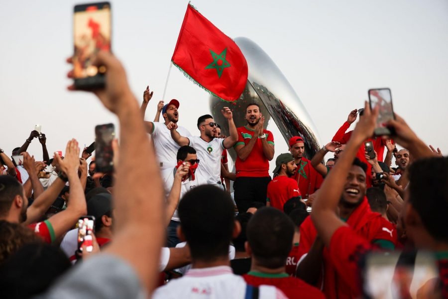 “فيفا” : الجماهير المغربية اللاعب رقم 1 في بلوغ الأسود ثمن النهائي