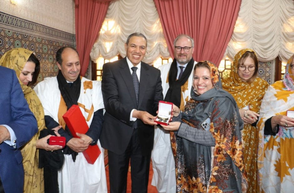 بحضور والي جهة العيون ..ولد الرشيد ينظم مأدبة غداء على شرف الوفد الفرنسي
