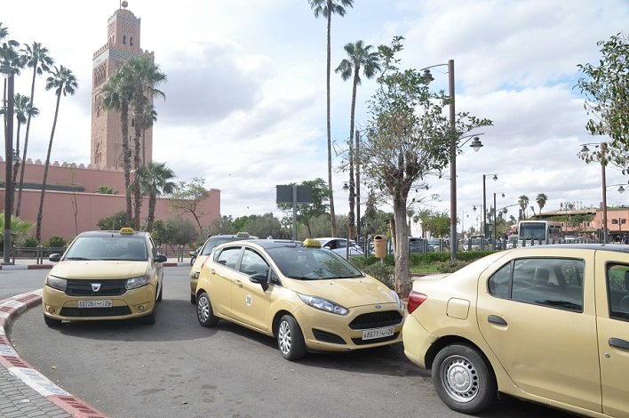 عمالة مراكش تدخل على الخط و تسحب رخصة سائق “طاكسي” نصب على سائح بريطاني