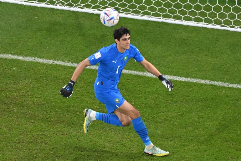 مفاوضات ناديين “عملاقين” في أوروبا على الجدار المغربي ياسين بونو