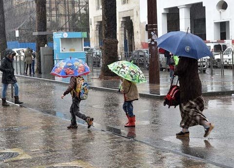 نشرة إنذارية: أمطار محليا قوية وأحيانا رعدية بعدد من مناطق المملكة