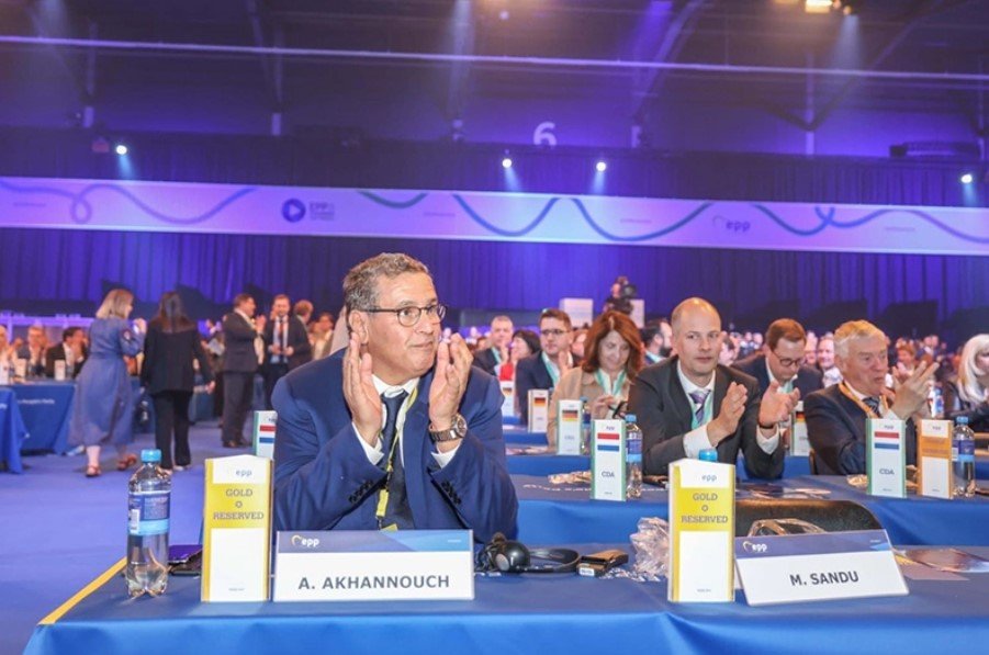 وفد مغربي برئاسة أخنوش يشارك في منتدى دافوس