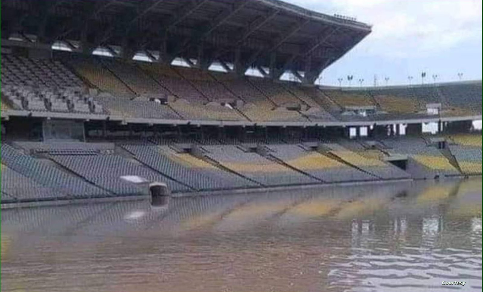 نسب ملعب غارق بالمياه للمغرب يكشف عن محاولات بائسة للذباب الإلكتروني “الجزائري”