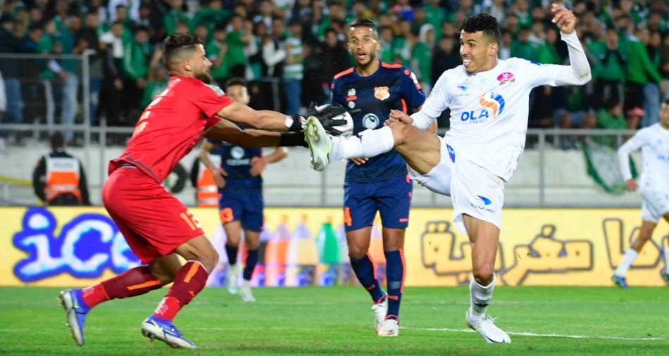 الدفاع الحسني الجديدي يتعادل أمام الرجاء الرياضي