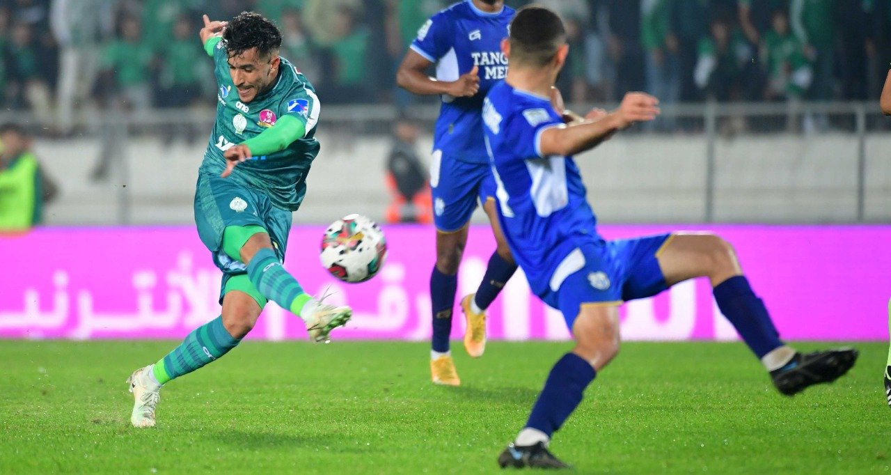 الرجاء يسحق اتحاد طنجة بثلاثية في الدوري المغربي