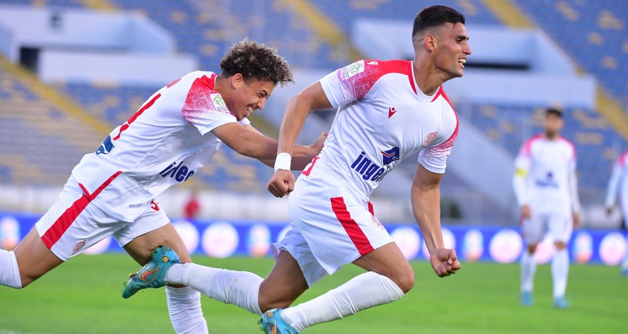 الوداد يعود إلى الصدارة بفوزه على حسنية أكادير