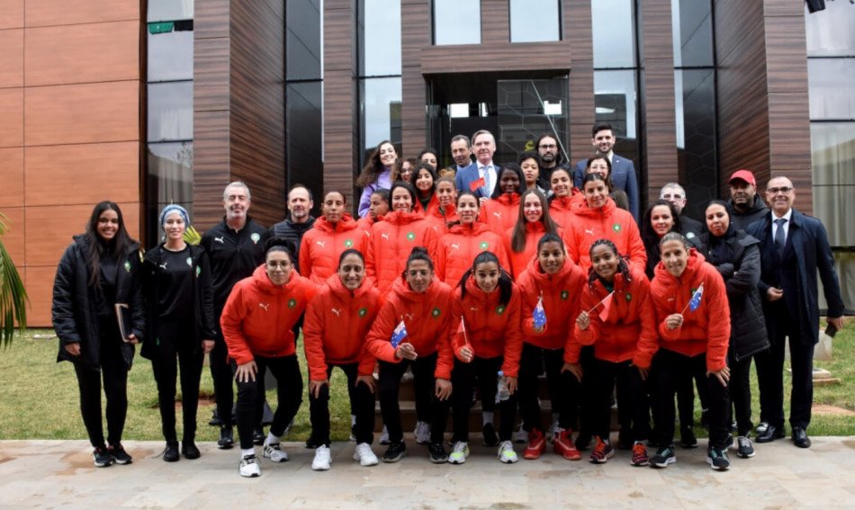 سفير أستراليا بالمغرب يجتمع بلاعبات المنتخب المغربي