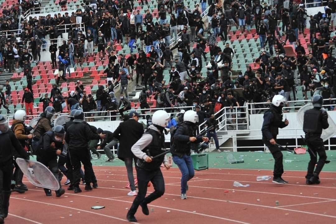 18 موقوفا في خريبكة بسبب الشغب في مبارة “الجيش” و”أولمبيك خريبكة”