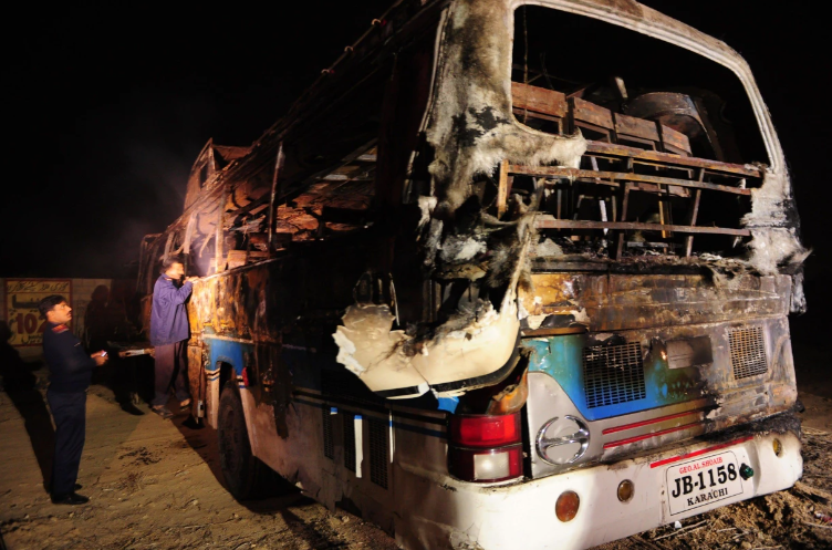 مصرع 40 شخصاً في حادثة سير مروعة جنوب غرب باكستان