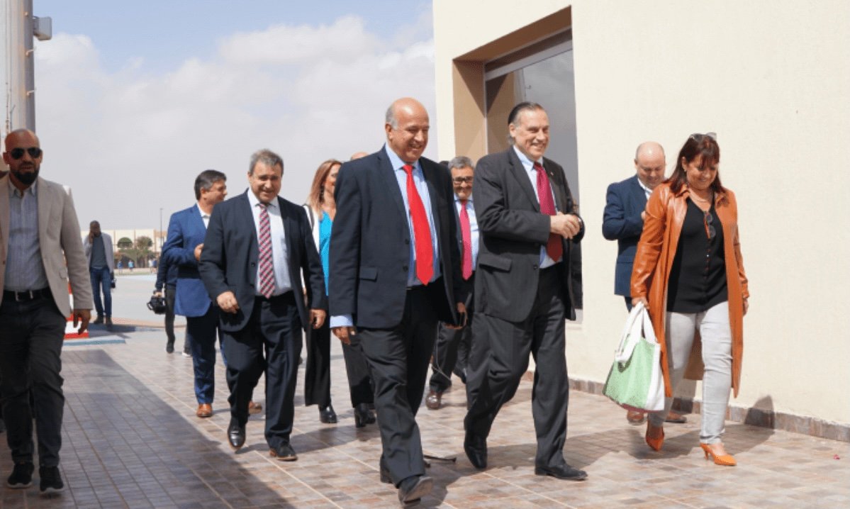 وفد برلماني أوروغوياني يزور الصحراء المغربية