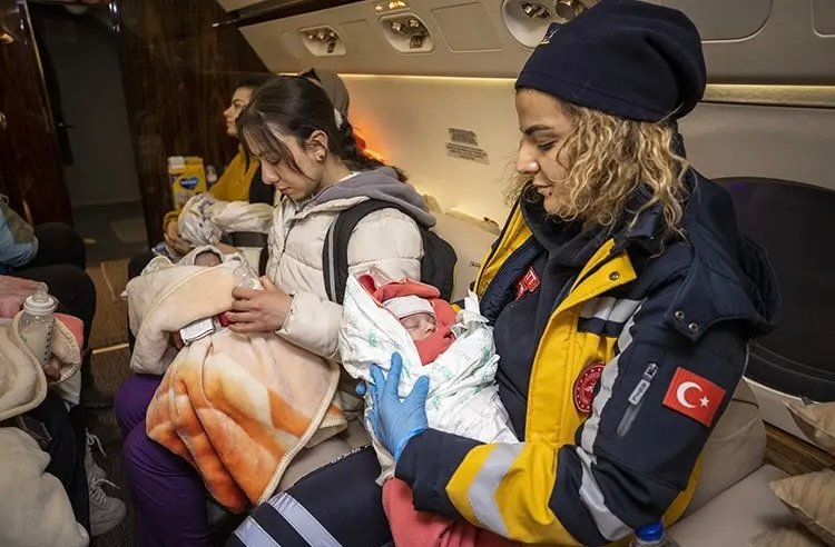 “أيتام الزلزال”.. 16 رضيعاً إلى دور الرعاية في أنقرة