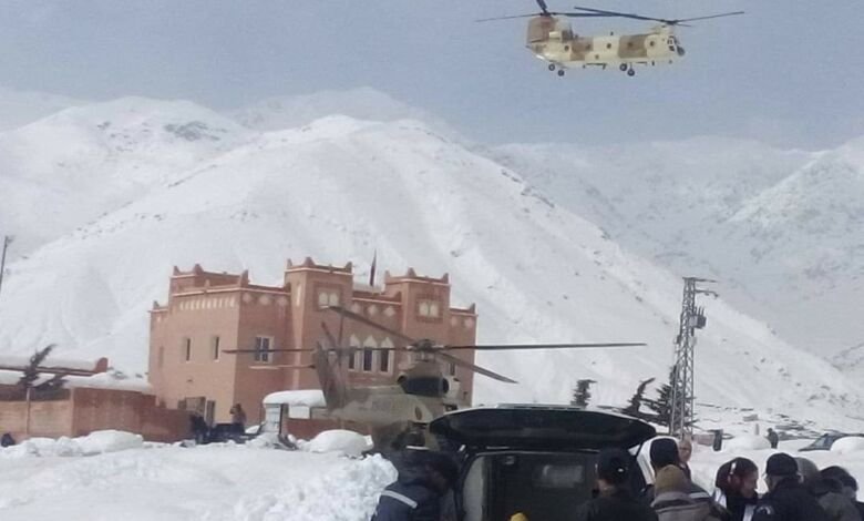 طائرة مروحية تنقل سيدة حامل حاصرتها الثلوج لمستشفى ورزازات