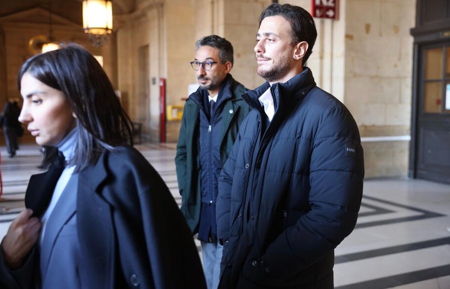 لمجرد يبيت أول ليلة في السجن بعد ما ودع زوجته والمشتكية تنهار بعد النطق بالحكم